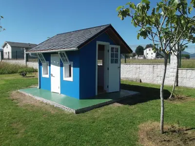 a blue and white dog house in a yard at Apartamentos La Cruz de Paderne in Navia