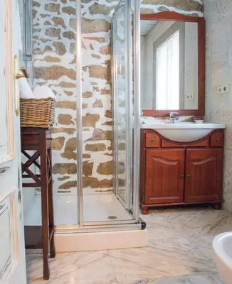 a bathroom with a shower and a sink at Casa do Cruceiro in As Galanas