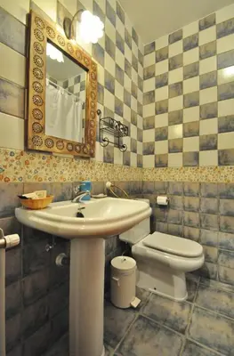 a bathroom with a sink and a toilet and a mirror at Hotel Rural Aguallevada in Paramio
