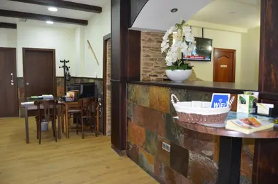 a lobby with a counter and a dining room at Albergue del Peregrino in Arzúa