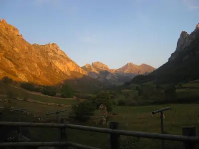 a view of a valley with mountains in the background at La Corona del Auteiro in Valle de Lago