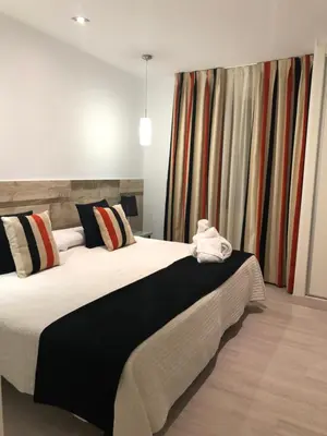 a bedroom with a large bed and a window at Hotel tres estrellas Casa Maribona Gela in El Puente