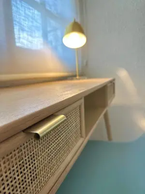 a desk with a light on top of it at Apartamentos Sarga Sentirgalicia in Cabañas