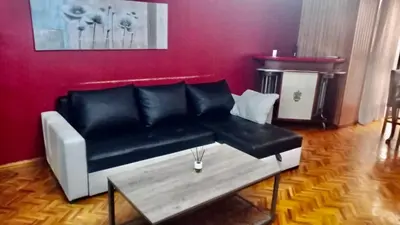 a black and white couch in a living room at Piso Ourense Bonito y Termal in Ourense
