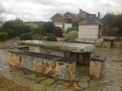 a stone bench sitting in a yard with aestone sidx sidx sidx at Casa As Pedreiras in Barreiros