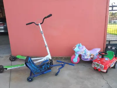 a scooter and other toys parked next to a wall at Casa Socorro in A Estrada