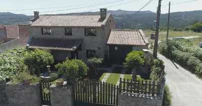 a house with a fence in front of it at O Lar de Sara in Pontevedra