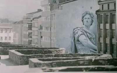 a mural of a woman on the side of a building at Península de la paz in Lugo