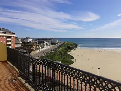 a balcony with a view of a beach and the ocean at Tres dormitorios con magníficas vistas al mar in Foz