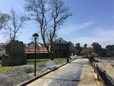 a park with a bench and a street light at Villa Dorneda in Oleiros