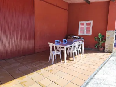 a table and chairs sitting on a patio at CASA DE CAMPO TRANQUILA EN VILAR CERCA DE SANTIAGO in Touro