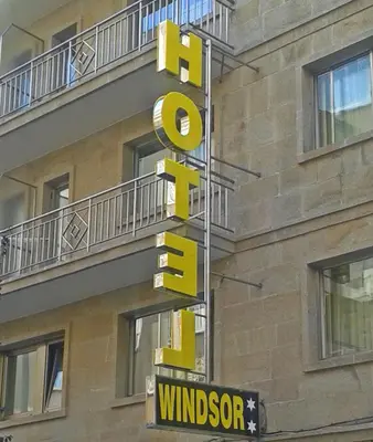 a sign for the windsor hotel in front of a building at Hotel Windsor in Santiago de Compostela
