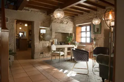 a kitchen and dining room with a table and chairs at Hostal Pension Artilleiro in Santiago de Compostela