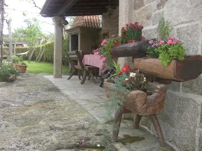 a pink and white flower in a yard at Casa de Marcelo in Padrón