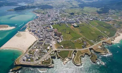an aerial view of a city next to the beach at Precioso Apartamento con Spa en Galicia / Playa Catedrales in Foz