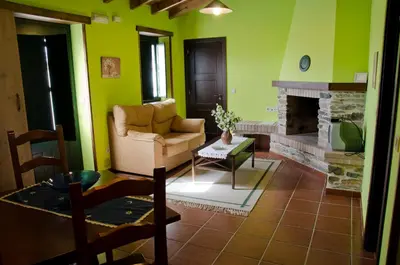 a living room with a couch and a fireplace at Naturlar Casa Teillor in Moldes
