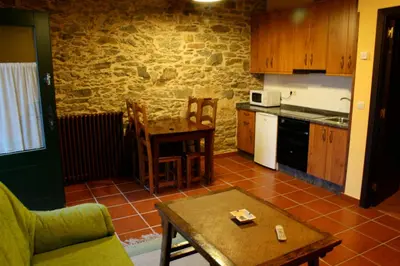 a kitchen with a table and a counter top at Naturlar Casa Teillor in Moldes