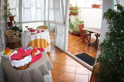 a table with a basket of fruit on it at El Descanso de Wendy in Astorga