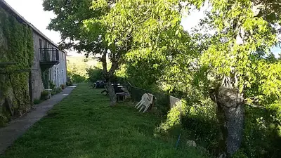 a group of benches sitting in the grass next to a building at Casa do Comediante in Cerdeira