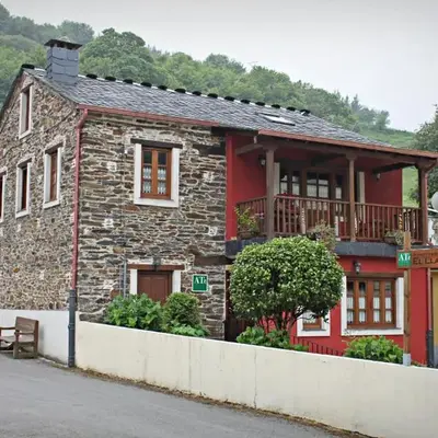 Apartamentos El Llago