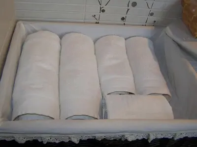 a bunch of rolled white paper towels in a refrigerator at A Casa de Mañas in Mondoñedo