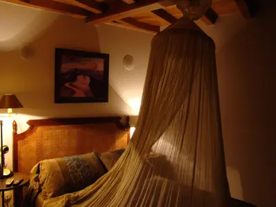 a curtain hanging in a room with a couch at A Casa de Mañas in Mondoñedo