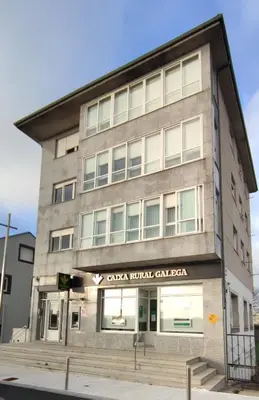 a building with a sign that reads guiao hotel calaza at Xabarin Apartment in Abadín