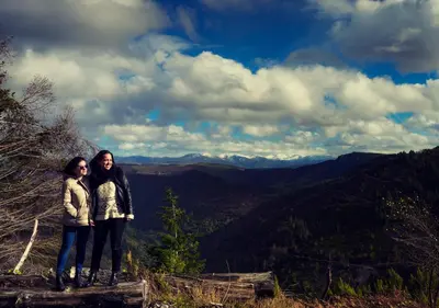 two women standing on top of a mountain at Hotel Rural Las Montañas de Pumar in Besullo