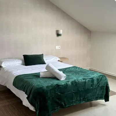 Casa Grande do Costureiro-Para Grupos en Portomarín con Terraza y Vistas