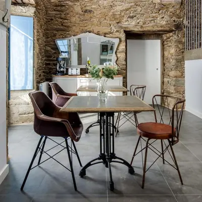 a dining room with a wooden table and chairs at Montebreamo in Puentedeume