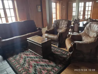 a living room with two leather chairs and a coffee table at Albergueria Frade in O Cebreiro