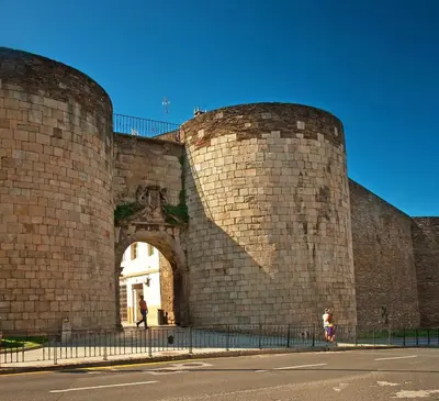 a large brick wall with an archway on a street at CALLE HUERTAS Nº 17 - 1º in Lugo