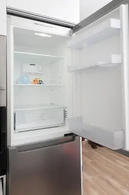 an empty refrigerator with a plate of food in it at Apartamento Algalia Catedral in Santiago de Compostela