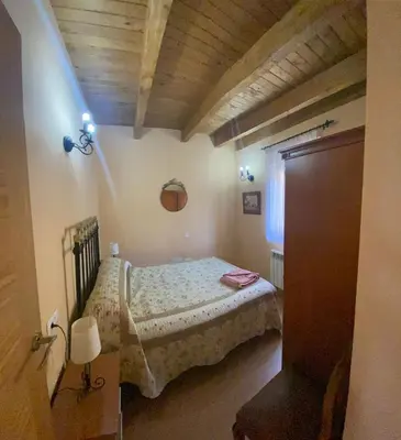 a small bedroom with a bed in a room at El Mirador del Bierzo in Tedejo