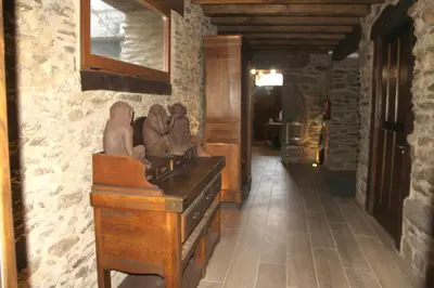 a kitchen with a statue of people on a dresser at O Trancallo in Viana do Bolo