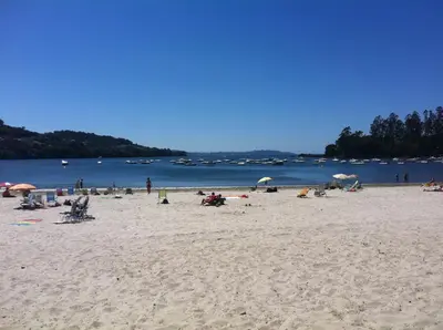 a group of people on a beach with a body of water at Bonita Casa en Pontedeume in Puentedeume