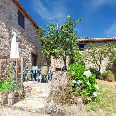 Traditional Apartment in Ribeira Sacra with Garden