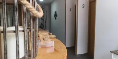 a display case in a room with a la education sign at Pensión La Estación in Sarria