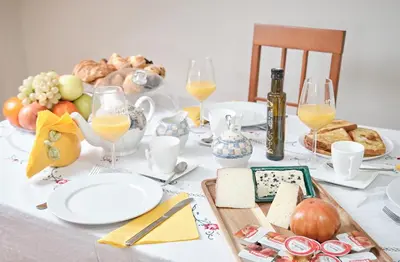 a table with food and glasses of wine and cheese at Peregrina Pensión 1 in O Pedrouzo