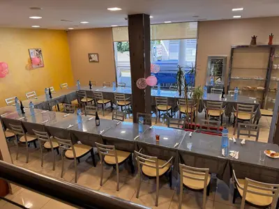 a large dining room with tables and chairs at Hotel Villa de Cacabelos in Cacabelos