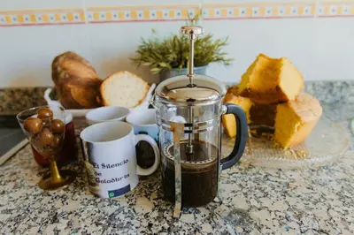 a blender sitting on a counter with some bread at El Silencio de Galadhrim in Ponferrada
