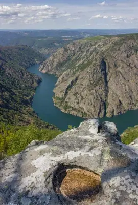 a view of a river from the top of a mountain at Casita junto al Río en un entorno natural in Monforte de Lemos