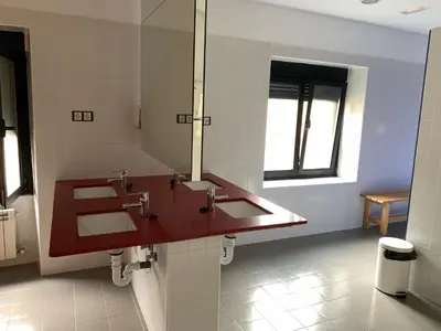 a bathroom with two sinks and a large mirror at El cordal de laciana in Caboalles de Abajo