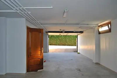 a hallway of an empty room with a door at Casa Loisiana in O Pino