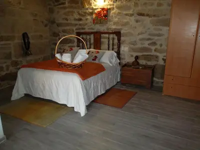 a bedroom with a bed with a basket on it at Casa Antoni@ in Parada del Sil