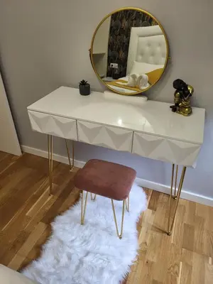 a white dressing table with a mirror and a stool at Casa Maral in Pontevedra