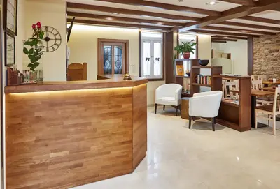 a lobby with a bar and a dining room at Mapoula PR Boutique in Santiago de Compostela