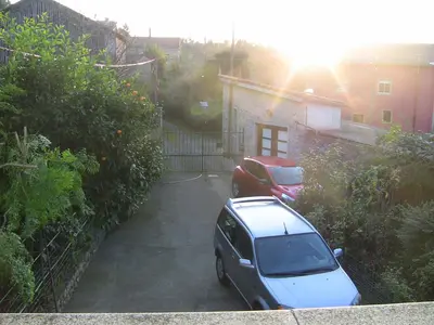 a car parked in a driveway next to a house at Casa Xan da Pena in Villarmayor