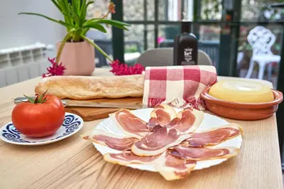 a table with a plate of food and a tomato at Casa Entera A Ferradura in Melide