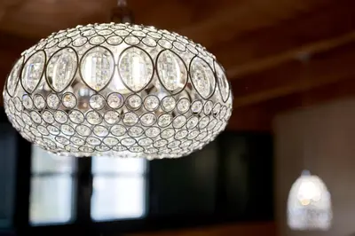 a glass chandelier hanging from a ceiling at Casa Entera A Ferradura in Melide